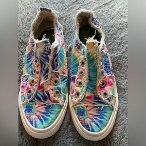 Blowfish Malibu tie-dye flat slip on shoes size 7